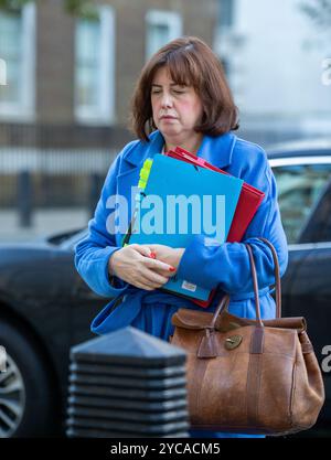 London, Großbritannien. Oktober 2024. Lucy Powell, Lord President of the Council und Leader of the House of Commons, trifft im Kabinettsbüro zur wöchentlichen Kabinettssitzung 70 ein Stockfoto