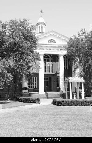 Außenansicht des Calhoun County Courthouse in St. Matthews, South Carolina, USA. Stockfoto