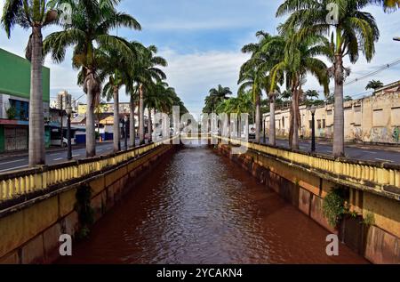 Schwarzer Bach, der ursprünglich die Stadt Ribeirao Preto in Sao Paulo, Brasilien, nannte Stockfoto