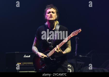 UK. Oktober 2024. LONDON, ENGLAND - 21. OKTOBER: Lily Hopkins von The Meffs trat am 21. Oktober 2024 im Eventim Apollo in London auf. CAP/MAR © MAR/Capital Pictures Credit: Capital Pictures/Alamy Live News Stockfoto