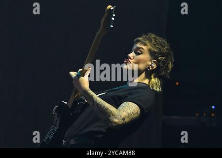 UK. Oktober 2024. LONDON, ENGLAND - 21. OKTOBER: Lily Hopkins von The Meffs trat am 21. Oktober 2024 im Eventim Apollo in London auf. CAP/MAR © MAR/Capital Pictures Credit: Capital Pictures/Alamy Live News Stockfoto