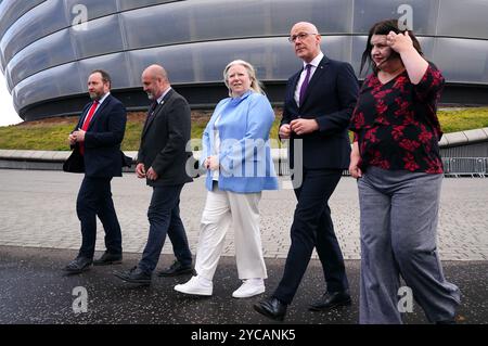 Der schottische Staatssekretär Ian Murray und der Chief Executive of Commonwealth Games Scotland Jon Doig, der Chief Executive der Commonwealth Games Federation Katie Sadleir, der erste schottische Minister John Swinney und die Leader of Glasgow City Council Susan Aitken während einer Confirmation-Veranstaltung in der SEC Armadillo, Glasgow. Bilddatum: Dienstag, 22. Oktober 2024. Stockfoto