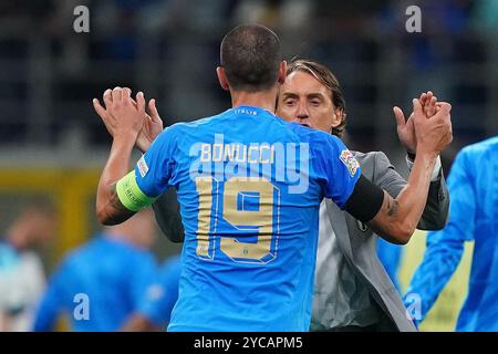 Mailand, Italien. September 2022. Foto Spada/LaPresse 23 settembre 2022 - Milano, Italia - Sport, calcio - Italia vs Inghilterra - Nations League 2022/2023 - Stadio San Siro. Nella foto: Leonardo Bonucci, Roberto Mancini ( Italia ) 23. September 2022 Mailand, Italien - Sport, calcio - Italien vs England - Nations League 2022/2023 - San Siro Stadium . Auf dem Bild: Leonardo Bonucci Roberto Mancini ( Italien ) Credit: LaPresse/Alamy Live News Stockfoto