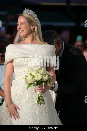 Athen, Griechenland. 28. September 2024. Prinzessin Theodora von Griechenland kommt zur Hochzeit mit Matthew Kumar in die Metropolitan Cathedral. Quelle: Dimitris Aspiotis/Alamy Stockfoto