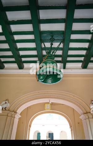 Glocke. Thakurbari aus der Familie Nandi. Baidyapur, East Burdwan, West Bengalen, Indien. Stockfoto
