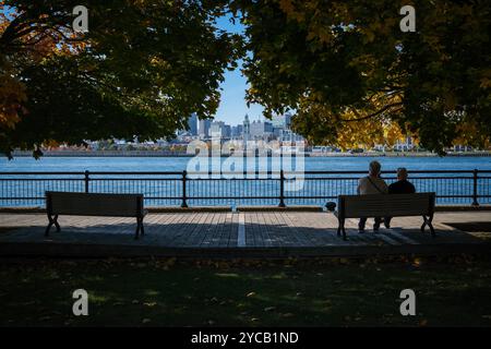 Montreal, Quebec, Kanada. Oktober 2024. Ein Blick auf Montreal City, Kanada im Herbst. Der Himmel ist klar und es ist ein sonniger Tag. (Kreditbild: © Serkan Senturk/ZUMA Press Wire) NUR REDAKTIONELLE VERWENDUNG! Nicht für kommerzielle ZWECKE! Stockfoto