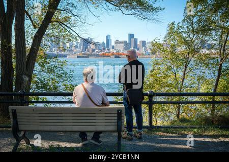 Montreal, Quebec, Kanada. Oktober 2024. Ein Blick auf Montreal City, Kanada im Herbst. Der Himmel ist klar und es ist ein sonniger Tag. (Kreditbild: © Serkan Senturk/ZUMA Press Wire) NUR REDAKTIONELLE VERWENDUNG! Nicht für kommerzielle ZWECKE! Stockfoto