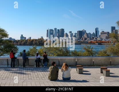 Montreal, Quebec, Kanada. Oktober 2024. Ein Blick auf Montreal City, Kanada im Herbst. Der Himmel ist klar und es ist ein sonniger Tag. (Kreditbild: © Serkan Senturk/ZUMA Press Wire) NUR REDAKTIONELLE VERWENDUNG! Nicht für kommerzielle ZWECKE! Stockfoto