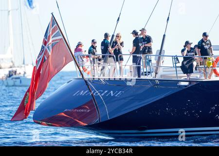 PPL PHOTO AGENCY - COPYRIGHT RESERVED 2024 America's Cup - Barcelona, Spanien Emirates Team Neuseeland, Co-Skippering von Peter Burling und Blair Tuke werden mit Yacht IMAGINE auf der Fahrt zum RENNEN 9 begleitet. FOTO: Milan Drahonovsky/PPL Stockfoto