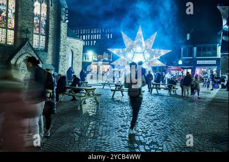 Das Lightpool Festival findet jährlich während der Blackpool Illumination während der Halbzeit Schulferien statt. Super Nova am Cedar Square Stockfoto