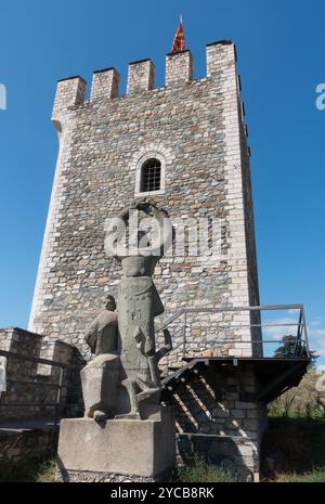 Das Denkmal „Stärke, Ruhm und Sieg“, geschaffen von Jordan Grabul. Festung Skopje (Kale), Nordmazedonien, Balkan. Stockfoto