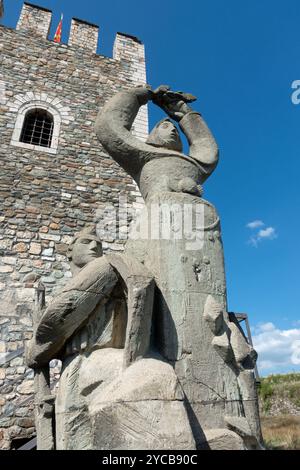 Das Denkmal „Stärke, Ruhm und Sieg“, geschaffen von Jordan Grabul. Festung Skopje (Kale), Nordmazedonien, Balkan. Stockfoto