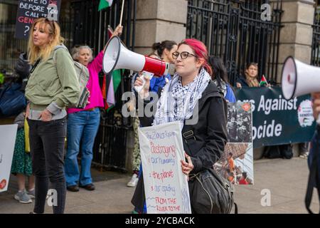 Dublin, Irland – 22. Oktober 2024. Mitglieder der irischen Gesundheitspersonal für Palästina versammeln sich am ersten Tag ihres dreitägigen Protestes vor dem Leinster House. Foto: Liam Murphy / Alamy Stockfoto