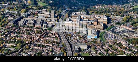 Eine Drohnenaufnahme des Queens Medical Centre und des Universitätskrankenhauses in Nottingham, East Midland, England, Großbritannien Stockfoto