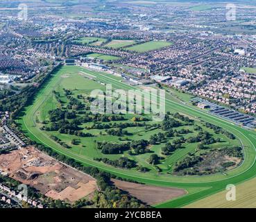 Eine Drohnenaufnahme der City of Doncaster, South Yorkshire, Nordengland, Großbritannien, zeigt die Rennbahn Stockfoto