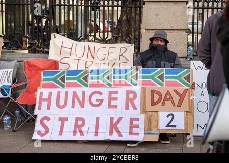 Oktober 2024. Vor dem Leinster House findet ein Hungerstreik statt, der den Schutz der Südafrikaner in Irland fordert. Foto: Liam Murphy / Alamy Stockfoto