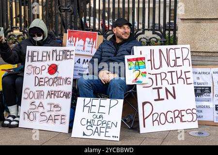 Oktober 2024. Vor dem Leinster House findet ein Hungerstreik statt, der den Schutz der Südafrikaner in Irland fordert. Foto: Liam Murphy / Alamy Stockfoto