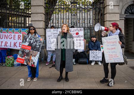 Oktober 2024. Vor dem Leinster House findet ein Hungerstreik statt, der den Schutz der Südafrikaner in Irland fordert. Foto: Liam Murphy / Alamy Stockfoto