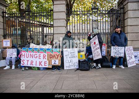 Oktober 2024. Vor dem Leinster House findet ein Hungerstreik statt, der den Schutz der Südafrikaner in Irland fordert. Foto: Liam Murphy / Alamy Stockfoto