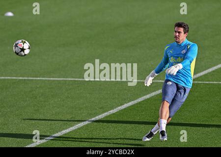 Stefan Ortega von Manchester City während des Trainings zur UEFA Champions League in Manchester City im Joie Stadium, Manchester, Großbritannien, 22. Oktober 2024 (Foto: Cody Froggatt/News Images) Stockfoto