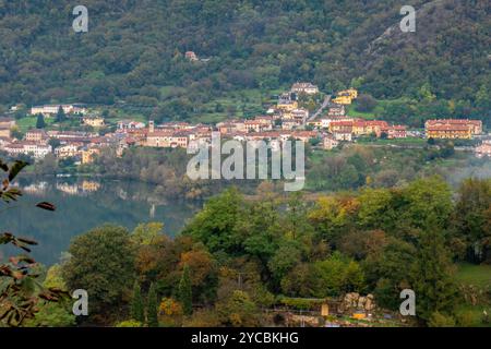 Lago-See in der Provinz Treviso, Veneto, Italien, vom Prosecco Hills Trail von Valdobbiadene nach Conegliano Stockfoto