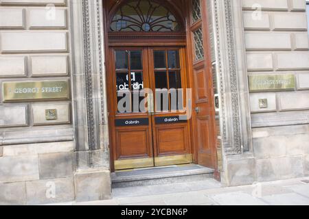 Edinburgh, UK, 3. Oktober 2024: Hauptsitz der Vermögensverwaltungsgesellschaft Abrdn in der George Street, Edinburgh. Bild: DB Media Services / Alamy Stockfoto