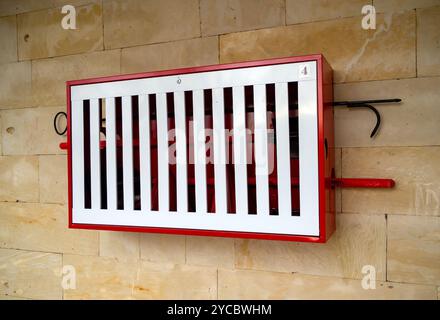 Neuer Brandschutz an der Wand Stockfoto