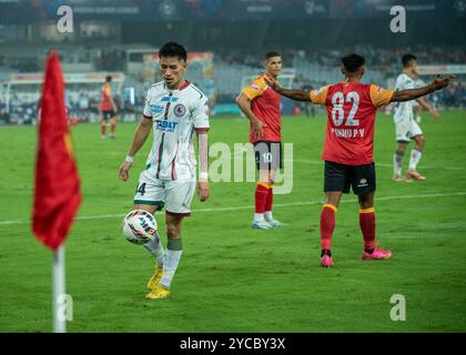 Kalkutta, Indien. Oktober 2024. Mohun Bagan Super Giant besiegte East Bengal FC am 19. Oktober 2024 im Kalkutta Derby von ISL 2024-25 mit 2-0. Die Torschützen sind Jamie Maclaren und Dimitri Petratos(P) für MBSG. Verschiedene Action-Momente des Spiels. (Foto: Amlan Biswas/Pacific Press/SIPA USA) Credit: SIPA USA/Alamy Live News Stockfoto