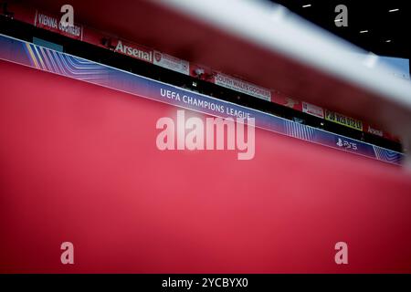 London, Großbritannien. Oktober 2024. London, England, 22. Oktober 2024: Stadion vor dem Spiel der UEFA Champions League zwischen Arsenal und Shakhtar Donetsk im Emirates Stadium in London. (Pedro Porru/SPP) Credit: SPP Sport Press Photo. /Alamy Live News Stockfoto