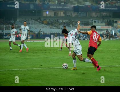 Kalkutta, Indien. Oktober 2024. Mohun Bagan Super Giant besiegte East Bengal FC am 19. Oktober 2024 im Kalkutta Derby von ISL 2024-25 mit 2-0. Die Torschützen sind Jamie Maclaren und Dimitri Petratos(P) für MBSG. Verschiedene Action-Momente des Spiels. (Foto: Amlan Biswas/Pacific Press/SIPA USA) Credit: SIPA USA/Alamy Live News Stockfoto