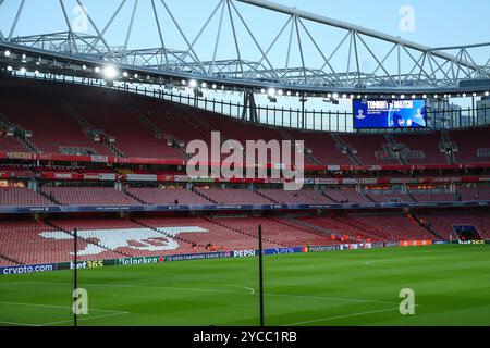 London, Großbritannien. Oktober 2024. Eine allgemeine Ansicht des Emirates Stadium vor der UEFA Champions League, League Stage Arsenal gegen FC Shakhtar Donetsk im Emirates Stadium, London, Großbritannien, 22. Oktober 2024 (Foto: Izzy Poles/News Images) in London, Großbritannien am 20. Oktober 2024. (Foto: Izzy Poles/News Images/SIPA USA) Credit: SIPA USA/Alamy Live News Stockfoto