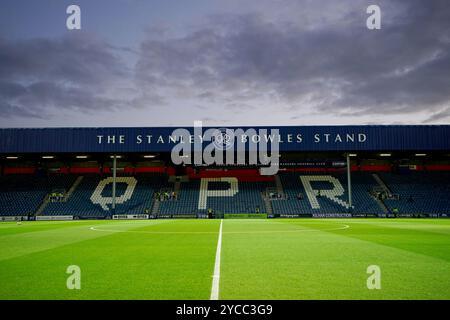 Allgemeiner Blick auf das Innere des Bodens vor dem Sky Bet Championship-Spiel im MATRADE Loftus Road Stadium, London. Bilddatum: Dienstag, 22. Oktober 2024. Stockfoto