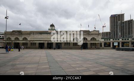 Wales, Cardiff - 30. Juni 2024: Cardiff Central Station. Stockfoto