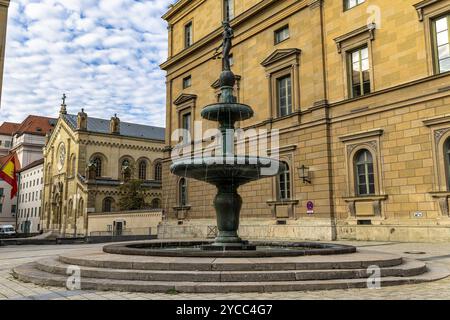 Brunnen Kronprinz-Rupprecht-Brunnen in der Nähe des Marstallplatzes in München, Deutschland in Europa Stockfoto