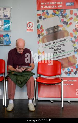 Wartezimmer für Ärzte des NHS, Großbritannien. Stockfoto