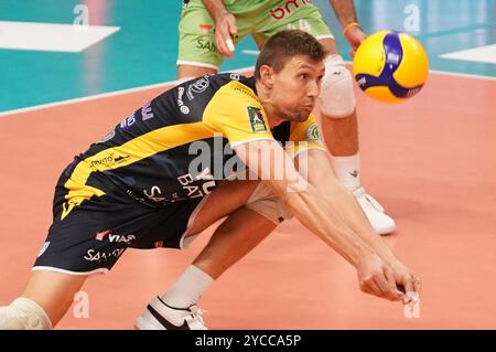 OLEG ANTONOV während Yuasa Battery Grottazzolina gegen Sonepar Padova, Volleyball Italian Serie A Männer Superliga Spiel in Porto San Giorgio (FM), Italien, 20. Oktober 2024 Stockfoto