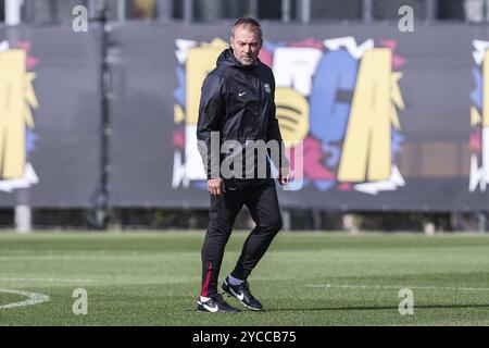 Cheftrainer Hansi Flick während des Medientages des FC Barcelona vor dem UEFA Champions League-Spiel gegen Bayern München am 22. Oktober 2024 in Ciudad Esportiva Joan Gamper in Sant Joan Despi, Barcelona, Spanien Stockfoto