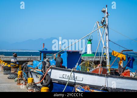 Hafen mit farbenfrohen Fischerbooten. Stockfoto