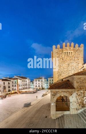 Plaza Mayor, Hauptplatz, Torre de Bujaco, Bujaco-Turm, Caceres Extremadura, Spanien Stockfoto