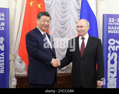 Kasan, Russland. Oktober 2024. Der chinesische Präsident Xi Jinping trifft sich am 22. Oktober 2024 in Kasan mit dem russischen Präsidenten Wladimir Putin. Quelle: Ding Haitao/Xinhua/Alamy Live News Stockfoto