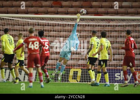Barnsley, England. Oktober 2024. Will Mannion spart beim Spiel der Sky Bet EFL League One zwischen Barnsley FC und Charlton Athletic im Oakwell Stadium. Kyle Andrews/Alamy Live News Stockfoto