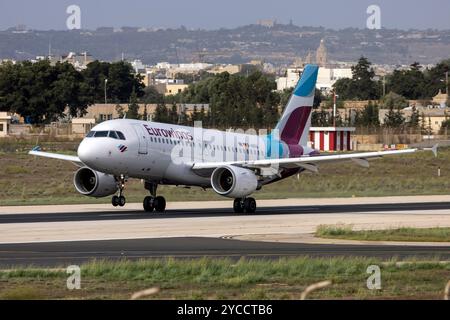 Eurowings Airbus A319-112 (REG: D-ABGQ) startet von Start- und Landebahn 13. Stockfoto
