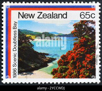 Gestempelte Briefmarke, gedruckt von Neuseeland, die zweifelsohne Bay zeigt, um 1986. Stockfoto