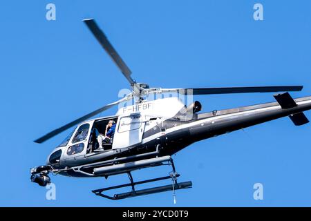 PPL FOTOAGENTUR - COPYRIGHT VORBEHALTEN 2024 America's Cup - Barcelona, Spanien Rennen 5 & 6 Louis Vuitton Cup Challenger Finals: Helikopter fängt an Stockfoto