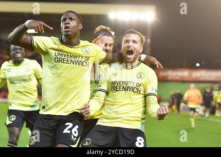 Barnsley, England. Oktober 2024. Luke Berry feiert, nachdem er sein zweites Tor beim Spiel der Sky Bet EFL League One zwischen Barnsley FC und Charlton Athletic im Oakwell Stadium erzielt hat. Kyle Andrews/Alamy Live News Stockfoto