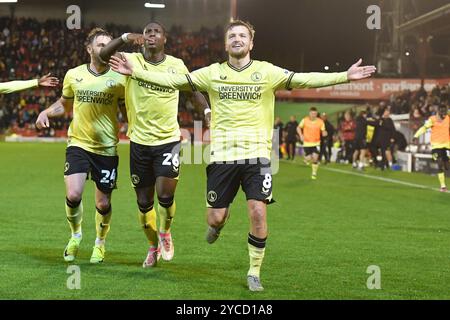 Barnsley, England. Oktober 2024. Luke Berry feiert, nachdem er sein zweites Tor beim Spiel der Sky Bet EFL League One zwischen Barnsley FC und Charlton Athletic im Oakwell Stadium erzielt hat. Kyle Andrews/Alamy Live News Stockfoto