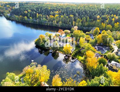 Luftaufnahme des Wohngebietes Nysätra am Wasser in Nacka in der Nähe von Stockholm, Schweden Stockfoto