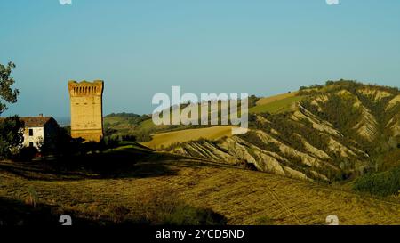 Der Park der Emilian-Schluchten mit seinen besonderen Felsformationen liegt zwischen den Provinzen Bologna und Forlì Cesena, Emilia Romagna, Italien Stockfoto