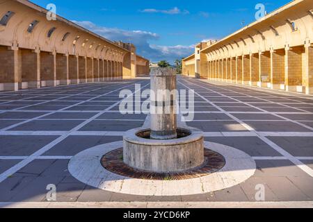 QUADRATSYSTEM , 1990, LAURA THERMES , FRANCO PURINI, GIBELLINA NUOVA, Trapani, Sizilien, Italien Stockfoto