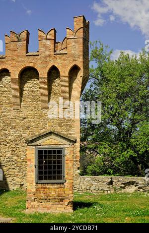 Die mittelalterliche Burg von Levizzano, Kreis der Emilianischen Schlösser, Provinz Modena, emilia romagna, italien Stockfoto